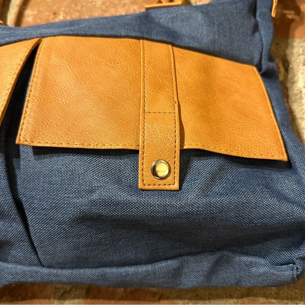 Classic Courier Blue Organizer Tote/Pockets/Ajustable Shoulder Strap/Zip Up/Snap - Picture 2 of 14